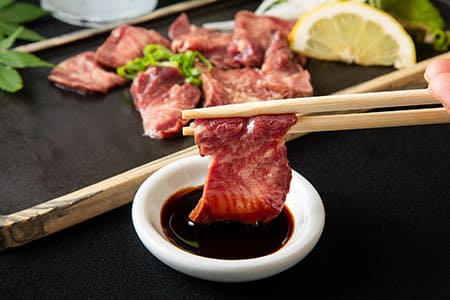 馬タンの炙り刺しの画像