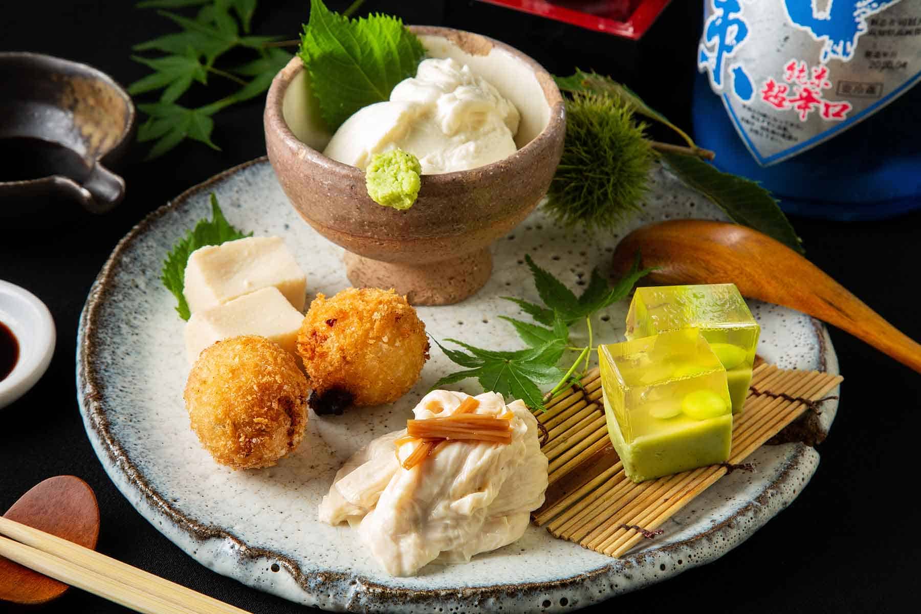 もっちり豆腐盛り料理の画像